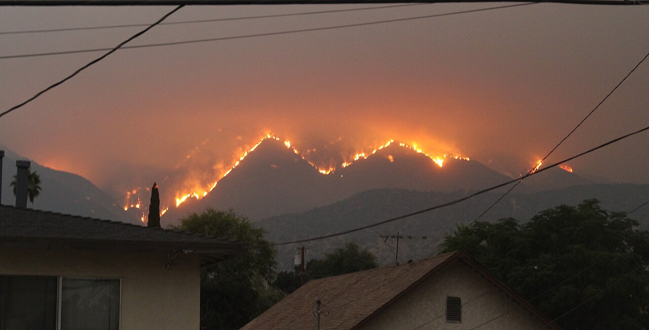 A huge wildfire fills the sky with smoke as Earth gets hotter.